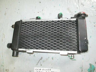 GENUINE HONDA  2004 - 2005 VTR1000F SUPER HAWK RIGHT RADIATOR 19010-MBB-D61 Foto 1 de 4