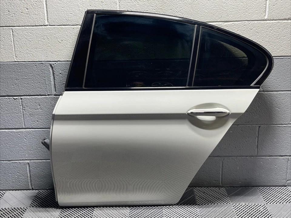 2011-2016 BMW M5 F10 Rear Left Door Shell Panel Alpine White OEM Genuine Foto 1 de 4