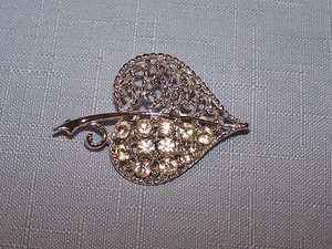 AN ABSOLUTE STUNNING VINTAGE RHINESTONE LEAF PIN BROOCH BRIDAL PERFECT!!!! - Picture 1 of 4