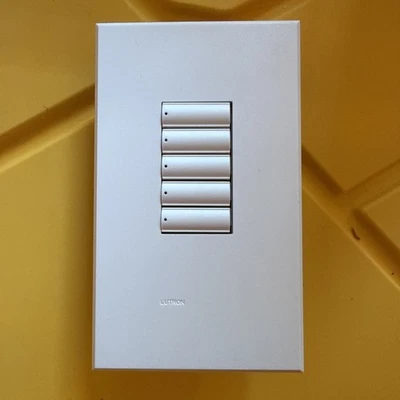 Teclado blanco Lutron QSWS2-5BN-WH 5 botones SeeTouch QS Foto 1 de 3