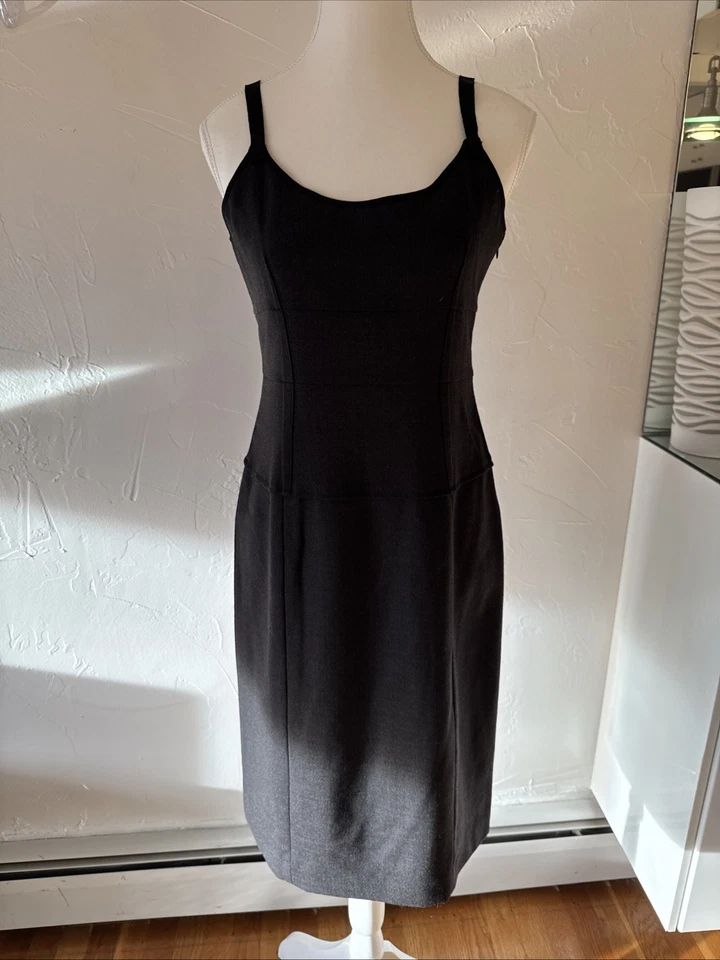 Vestido Theory con tiras finas de lana hasta la rodilla gris carbón talla 8 usar para trabajar Foto 1 de 4