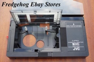 CONVERTIDOR JVC C-P6U VHS-C A VHS - REPRODUCE CINTAS DE VIDEOCÁMARA ANTIGUAS A TRAVÉS DE TU VIDEO - Imagen 1 de 5