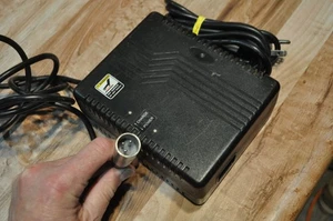 CARGADOR BATERÍA MAXIMIZADOR MOVILIDAD SILLA 24V PLOMO-ÁCIDO MODELO A24050-2 - Imagen 1 de 2