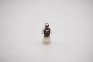 LEGO® Marvel - Ant-Man (Scott Lang) Statuette / Trophy - White Jumpsuit 76131 - Picture 1 of 2