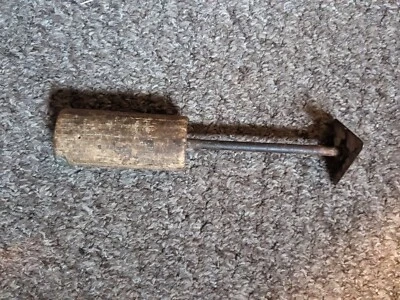 Small Vintage Triangle Headed Wood Scraper - Image 1 of 3