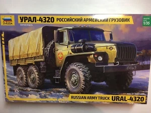 ZVEZDA 3654 - Camión del ejército ruso URAL-4320 Kit de plástico Escala 1/35 - Poste T48 - Imagen 1 de 11