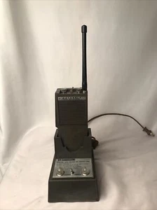 Motorola HT 200 Handie-Talkie FM Radio Battery Charger Vintage Fire EMS Prop - Zdjęcie 1 z 16