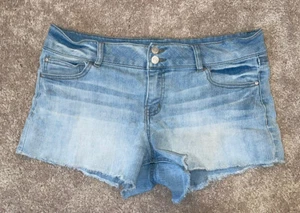 Refuge Womens Jean Shorts Size 12 Light Wash Cut Off - Picture 1 of 4