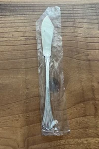 Towle Supreme Posate Silverplate CLASSIC PLUME NUOVO IN PLASTICA Spedizione Veloce - Foto 1 di 4
