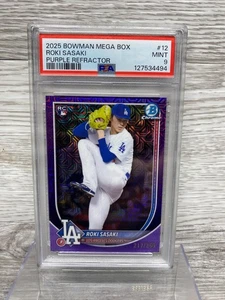 2025 BOWMAN MEGA BOX CROMO VIOLA RIFRATTORE #12 ROKI SASAKI RC/250 PSA 9 - Foto 1 di 2