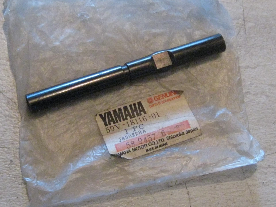 YAMAHA YFM225/YFM225 MOTO-4/YFM225 MOTO-4 EJE JUNTA DE VARILLA DE CAMBIO INVERSO 1 NUEVO! Foto 1 de 1