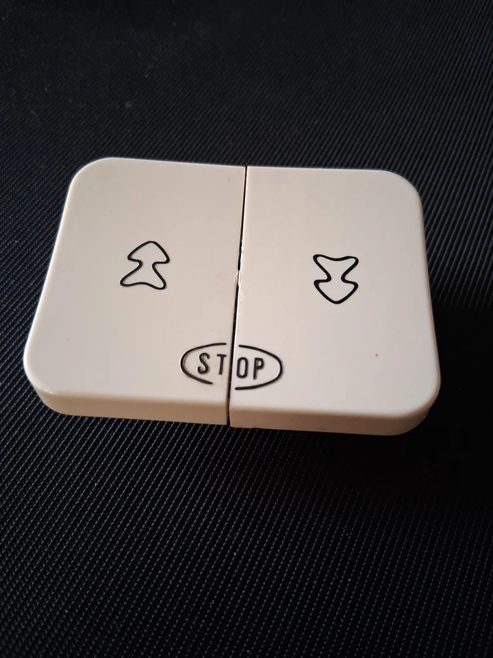 Double Doigt Enjoliveur de Volets Roulants  Couleur Ivoire Diplomat Legrand  - Photo 1/2