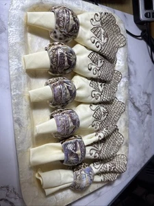 Vintage shell hand carved napkin rings and napkins on the shell tray - Picture 1 of 8