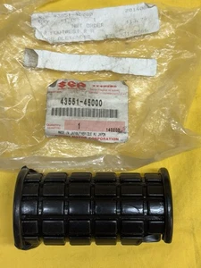 ⭐REPOSAPIÉS ORIGINAL SUZUKI CLAVIJA GOMA GS750 GS550 GS400 GT250 X7 43551-45000 NOS⭐ - Imagen 1 de 5
