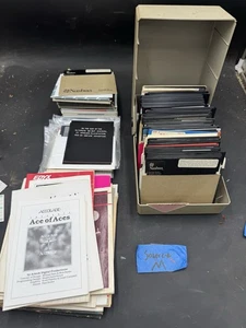 LOT 140+ disquettes 5.25 jeux/manuel pour ordinateur Commodore 64/128 - Photo 1/8
