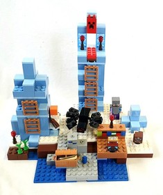 LEGO Minecraft 21131 The Ice Spikes - Complete 2017
