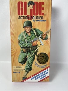 Hasbro 1995 GI Joe Action Soldier 12” 50° Anniversario n. 025035 nuovo con scatola - Foto 1 di 20