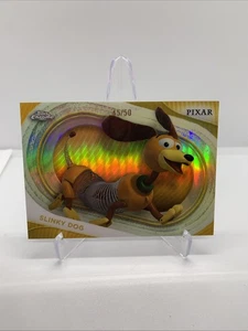 2025 Disney Topps Slinky Dog Toy Story Gold #91 /50 - Bild 1 von 2