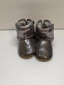 Botas UGG Infant Jesse Bow ll Hearts Talla:2/3 Usadas - Imagen 1 de 6