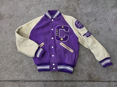 Jaqueta Letterman varsity vintage de couro lã dos anos 50 tamanho 40 EUA remendos roxos - Imagem 1 de 4