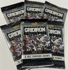 6 Stück! SEALED 2012 PANINI GRIDIRON GEAR FOOTBALL RETAIL PACKS NEU RC & HOF - Bild 1 von 2