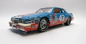 FRANKLIN MINT Signature Edition RICHARD PETTY Pontiac Grand Prix w DISPLAY CASE - Picture 1 of 17