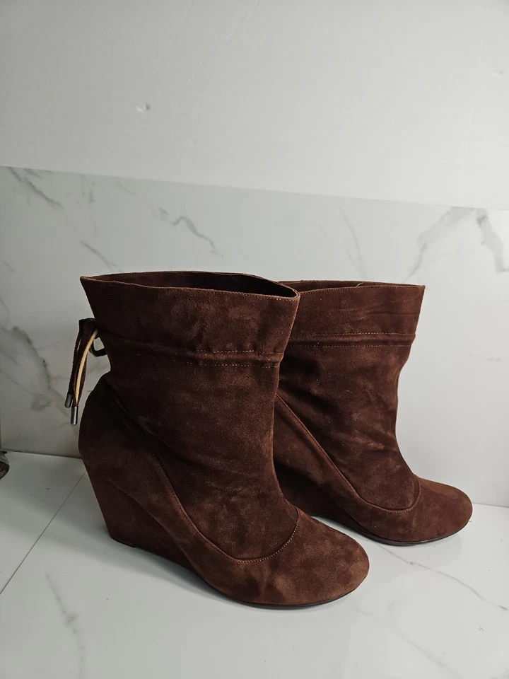 Bcbgeneration Gamuza Cuero Marrón Choco 3.5" Tacón Cuña Tobillo Pull On Botas 8.5B Foto 1 de 4