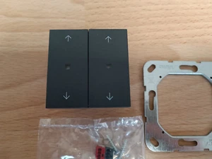 Gira 5174 28 KNX Secure Tastsensor Wippe 2-fach anthrazit mit Pfeiltasten 517428 - Bild 1 von 4