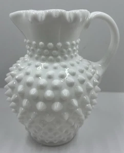 Jarra de agua pequeña Hobnail de 5,5" con borde con volantes Fenton de colección - Imagen 1 de 7