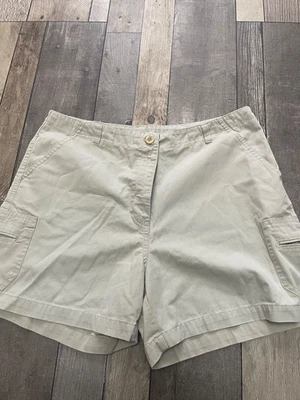 ladies new look beige size 12 cotton shorts side pockets W32 sits on waist - Image 1 of 4