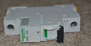Disyuntor Schneider Electric iC60H C 4A 60898-1 - Imagen 1 de 7