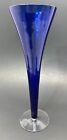 Magnifique vase en verre art pieds bleu cobalt avec tige transparente 10 pouces MCM