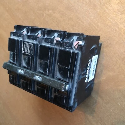 Siemens EQ9685 Circuit Breaker  200 Amp 4 Poles 120/240 - Imagem 1 de 4