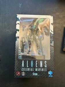 HIYA ALIENS COLONIAL MARINE JEREMY CRUZ 1/18 SCALE FIGURE PX EXCLUSIVE - NEW - Picture 1 of 1