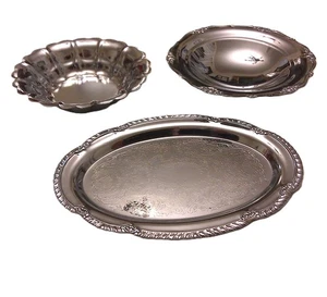 3 Vintage silberfarbene Chrom Serviertabletts 9", 7", 6" verziert geprägt Esszimmer Bar - Bild 1 von 10