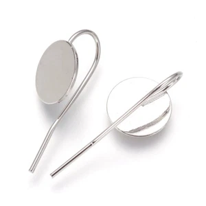 20X Pendientes de latón enchapados en platino Ganchos de búsqueda para cameo cabujones Bandeja redonda - Imagen 1 de 2