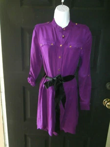 NEU NEU MIT ETIKETT Juicy Couture Seide Hemd Kleid LILA Beere GR. 2 XSMALL SMALL JC LOGO  - Bild 1 von 5