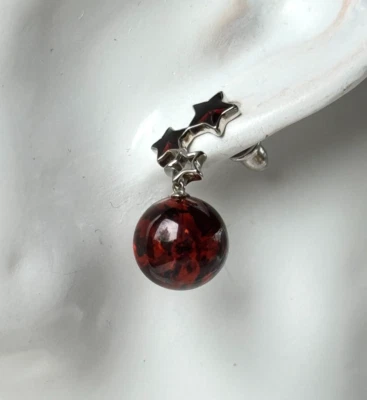 Pendientes ámbar báltico: piedra marrón cereza, tachuelas de plata de ley Foto 1 de 4