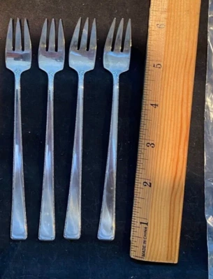 OLD LACE BY TOWLE STERLING 4 SEAFOOD FORKS  CHECK OUT OUR OTHER LOTS - Image 1 of 3