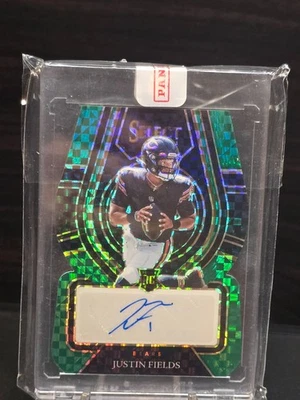 justin fields select green rookie auto die cut 2/5 - Image 1 of 2