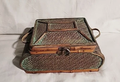 Baúl de almacenamiento vintage de madera tejida de ratán estilo Bombay Foto 1 de 4