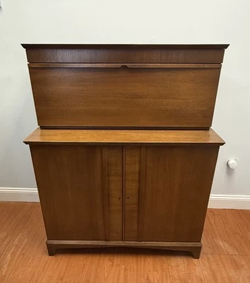 Barra moderna de mediados de siglo con espejo trasero SOLO RECOGIDA Foto 1 de 4