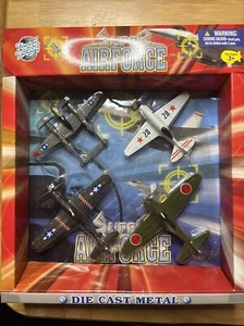 Road Tough Super Air Force 4 Flugzeuge Druckguss Metall Neu in OVP - Bild 1 von 6