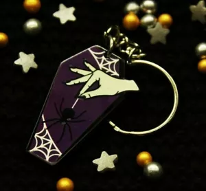 PURPLE COFFIN SPIDER KEYCHAIN Car Keys Mini Witchy Spooky Badass Witch Cool Vamp - Bild 1 von 3