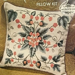 Elsa Williams Cushion (Pillow Kit) - Crewel Embroidery Vintage KIT Unused RARE - Picture 1 of 7