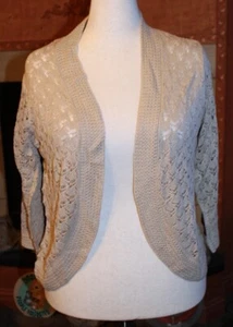 PXL NUEVO CON ETIQUETAS Para mujeres Napa Valley Beige Manga 3/4 LW Pointelle Encogerse de hombros Cárdigan Suéter - Imagen 1 de 6