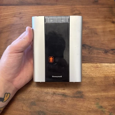Timbre de puerta inalámbrico Honeywell Premium 51459SL plateado/negro 6 voltios PLUS Foto 1 de 4