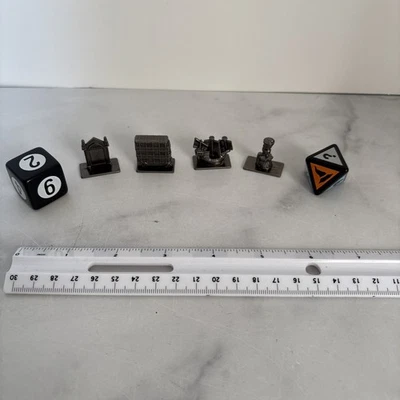 Harry Potter Scene It 2nd Edition 6 Replacement pieces Metal Tokens & dice - Image 1 of 4