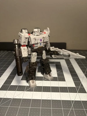 Hasbro Transformers Siege WFC-S12 Megatron War For Cybertron Voyager - Image 1 of 4