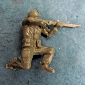 Vintage MPC medium green Army man plastic figure toy - Picture 1 of 2